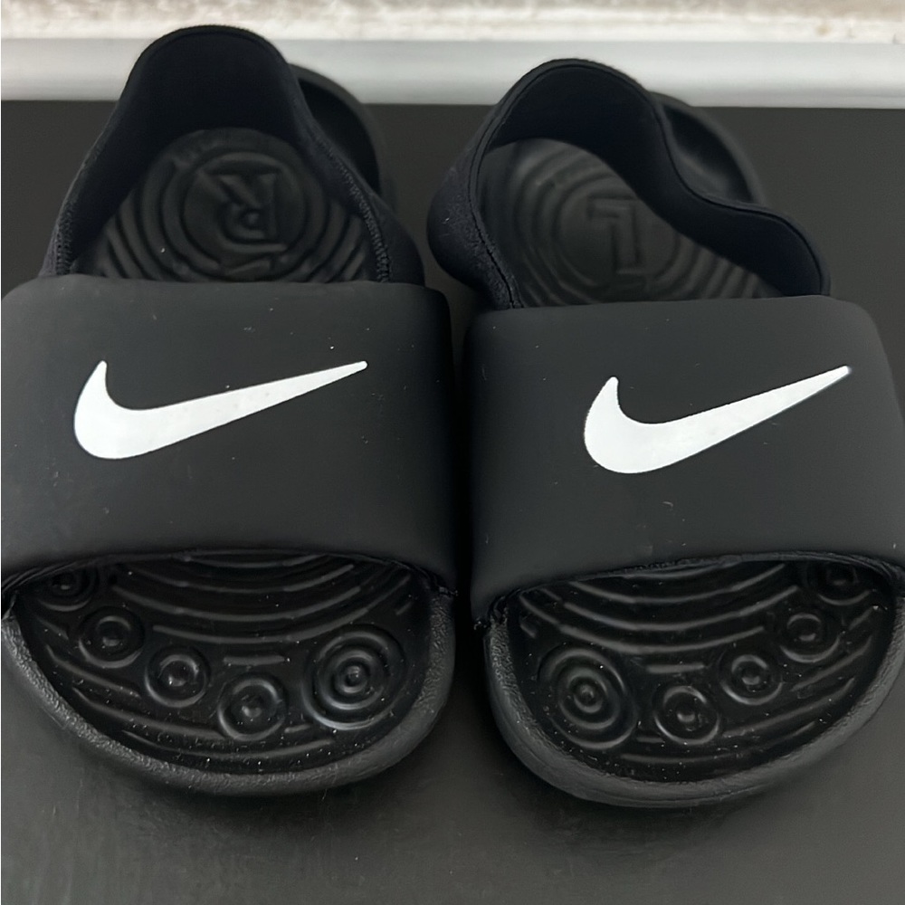 Black Nike Sandals